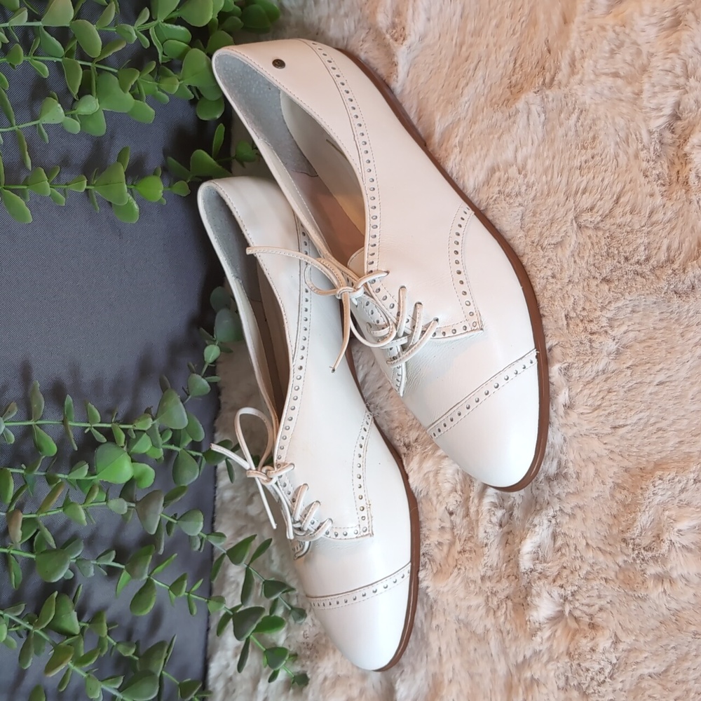 NWOT Etienne Aigner White Leather Oxfords